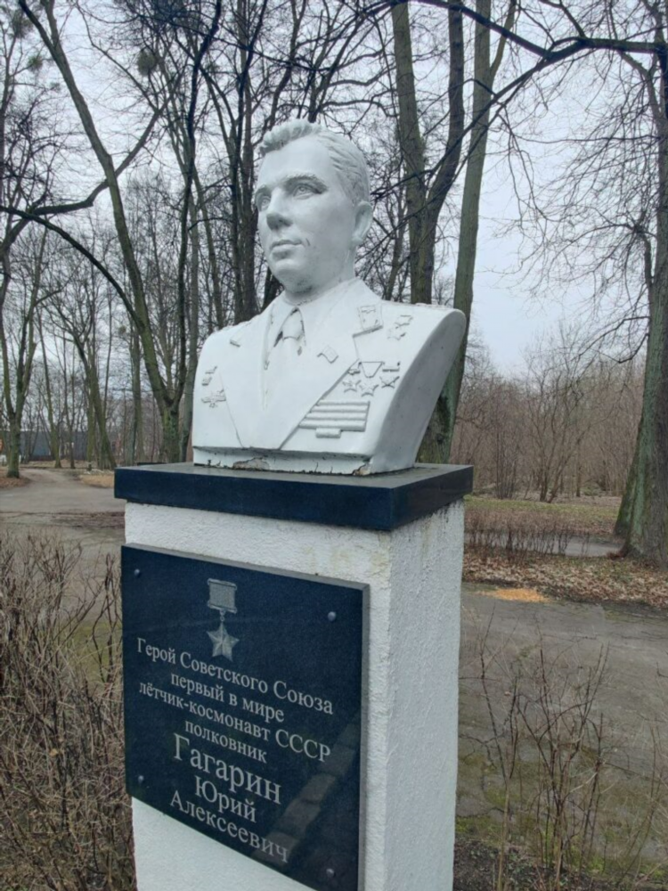 Памятник космонавтам калининград